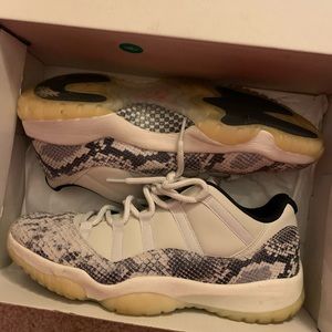 Jordan 11 Low Light Bone